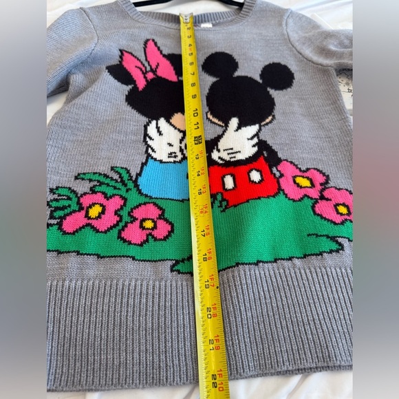 Disney Gray Sweater with Mickey and Minnie H&M Divided sz 8 - Picture 7 of 7